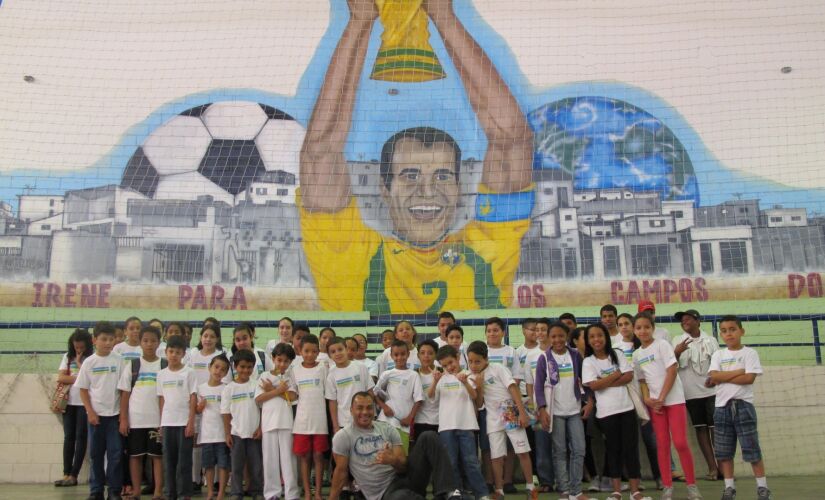 Fundação Cafu está com atividades suspensas enquanto passa por uma 'reformulação geral'