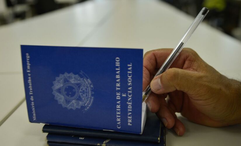 A estimativa é de que sejam destinados R$ 19,3 bilhões a 23,6 milhões de trabalhadores; pagamentos começam dia 25
