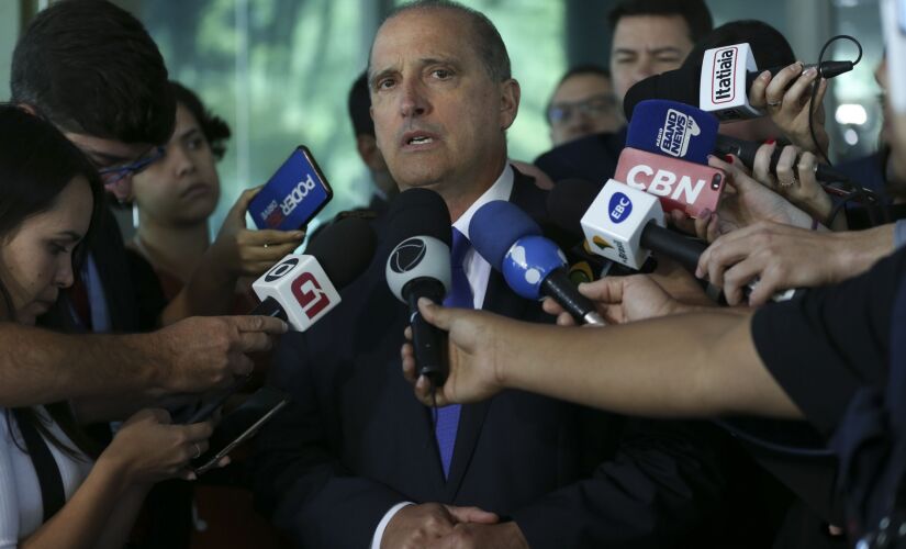 Onyx Lorenzoni fala com a imprensa sobre o saque do FGTS após encontro com Paulo Guedes