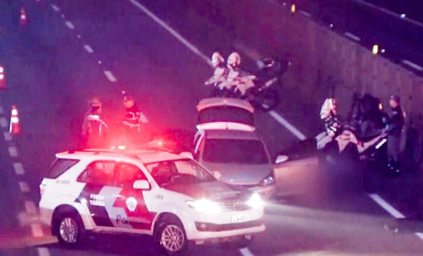 Quatro homens foram mortos pela Rota após perseguição na Dutra, na cidade de Guarulhos; ação aconteceu na noite de quarta-feira