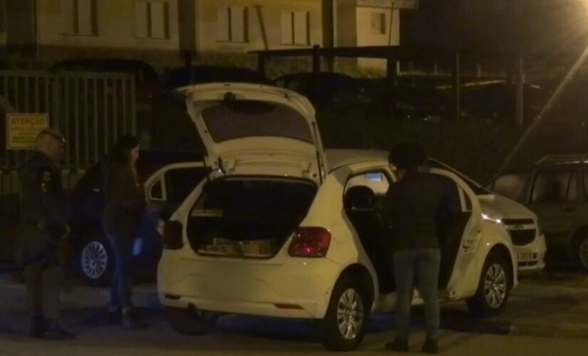 Vítima de sequestro-relâmpago foi jogada de carro em movimento em São Bernardo; em troca de tiros, suspeito morreu