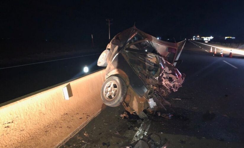 Motorista entrou na rodovia Miguel Jubran pela contramão e foi atingido em cheio por outro automóvel