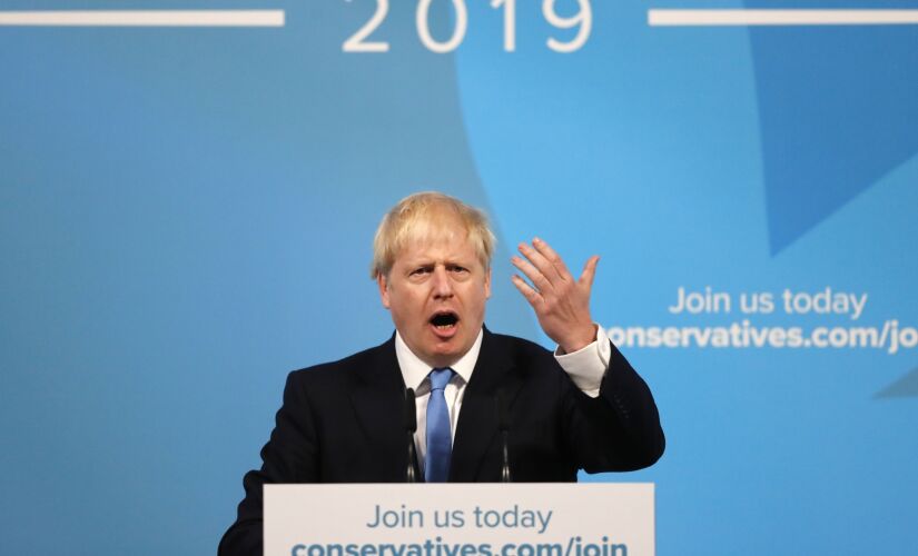 Conhecido pelo estilo informal, pelas gafes e por projetos frívolos e onerosos, o deputado promete solucionar a questão do brexit