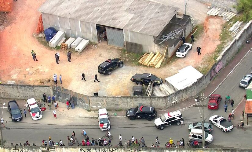 As viaturas clonadas da Polícia Federal foram abandonadas após a ação criminosa no Jardim Pantanal, na zona leste de São Paulo