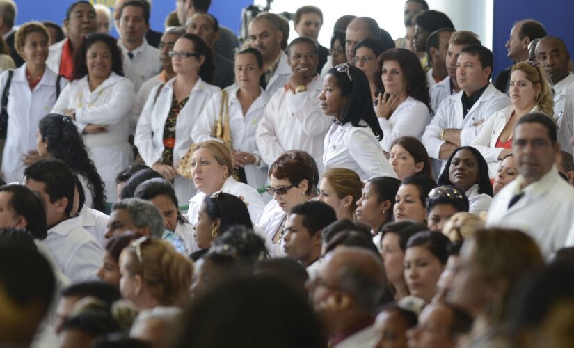 Estima-se que, dos 8 mil profissionais que vieram ao Brasil no programa, cerca de 2 mil permaneceram no País após o fim do acordo