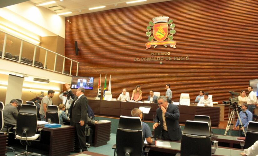 Câmara vai investigar contratos de aluguel sem licitação feitos pela Prefeitura de Santos, no Litoral
