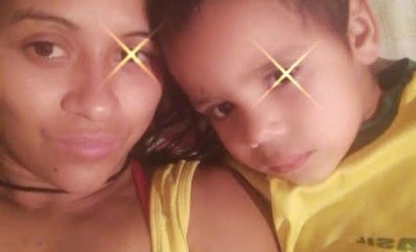 A mãe Linéia Oliveira Silva e Luan Silva Oliveira, 3 anos, morto após ser atropelado por um vagão do metrô em dezembro de 2018
