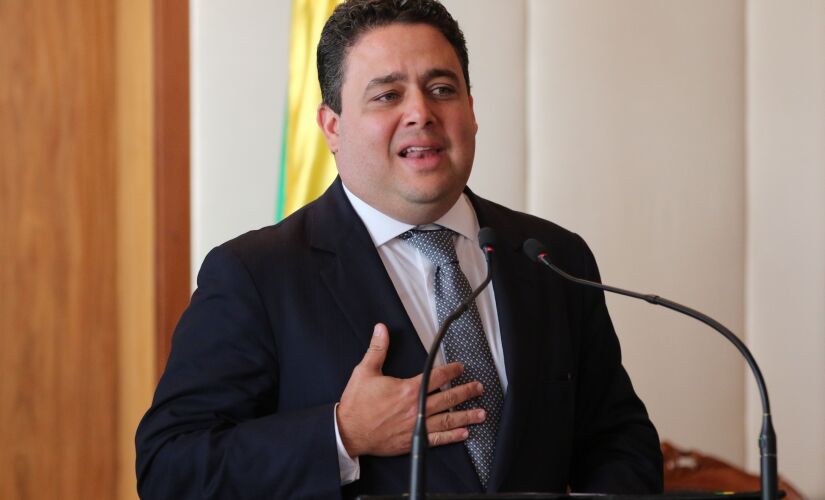 Para Felipe de Santa Cruz é "intolerável" que Bolsonaro procure "enxovalhar a honra de quem fora covardemente assassinado"
