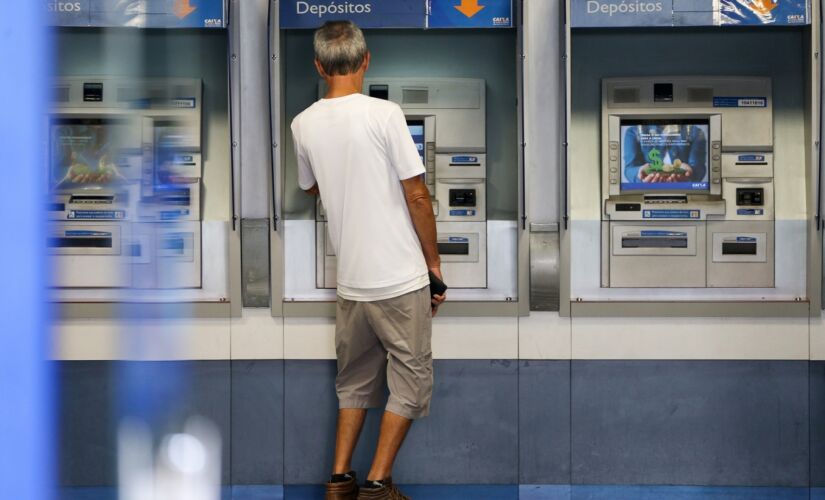 O local para a retirada do dinheiro dependerá do montante que o trabalhador tem em cada uma das contas