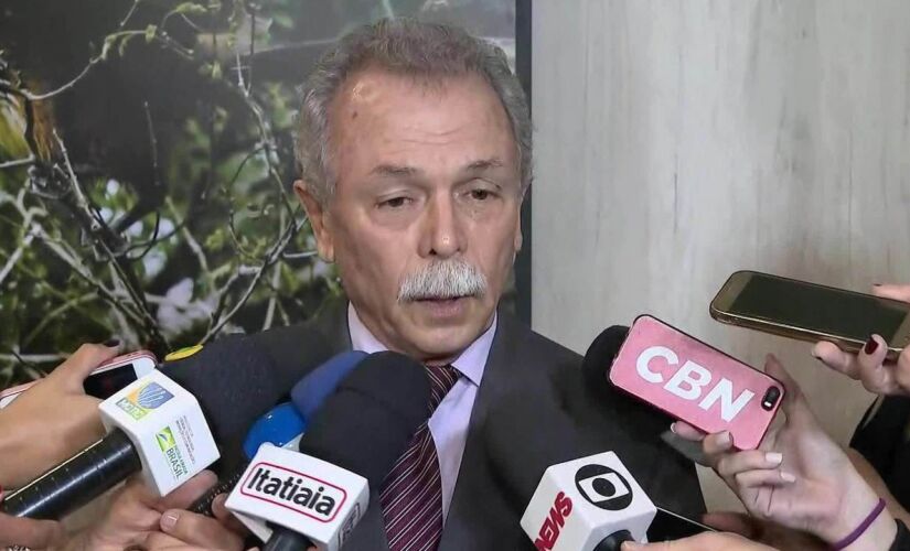 O diretor do Inpe (Instituto Nacional de Pesquisas Espaciais), Ricardo Galvão, falou aos jornalistas