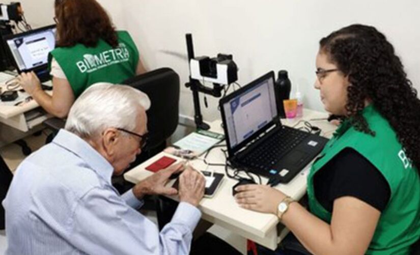 O eleitor com mais de 70 anos deve fazer a biometria obrigatória para votar nas eleições municipais de 2020 em Taboão da Serra