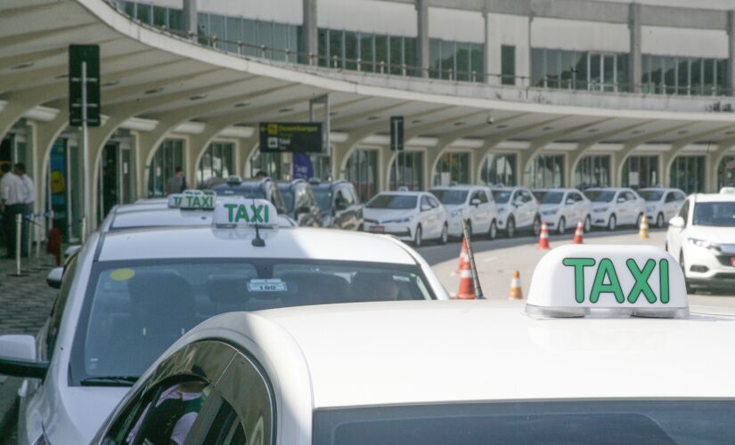 T&aacute;xis no Aeroporto de Congonhas, na zona sul de S&atilde;o Paulo