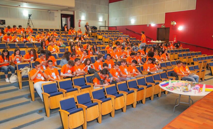 Quem deseja participar deve formar equipes de, no mínimo, três a cinco integrantes com suas ideias inovadoras de negócios 