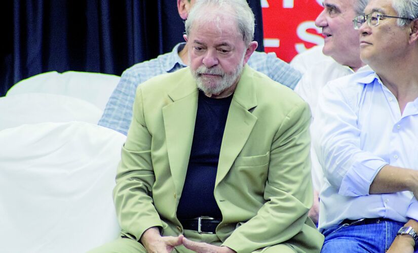 O ex-presidente Luiz Inácio Lula da Silva está preso na sede da Polícia Federal em Curitiba 