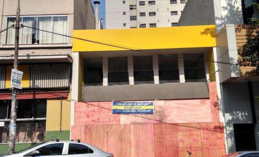 Um dos lotes à venda é uma agência desativada do banco, na rua Augusta, em São Paulo