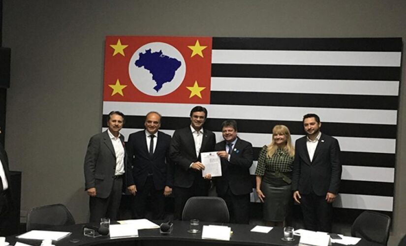 O prefeito de Tietê, Vlamir Sandei, assinou na última quinta-feira um convênio no valor de R$ 1 milhão com o governo do estado 