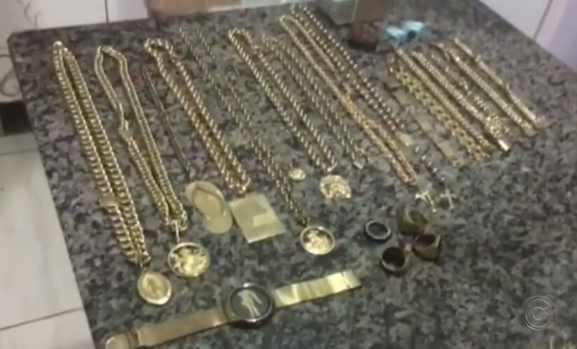 Na casa do sindicalista, em Itatiba, os policiais apreenderam joias, dinheiro e droga