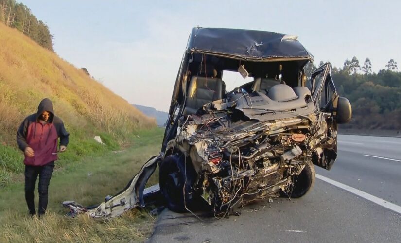 A colisão, na rodovia dos Bandeirantes, aconteceu na madrugada de domingo na altura de Caieiras 