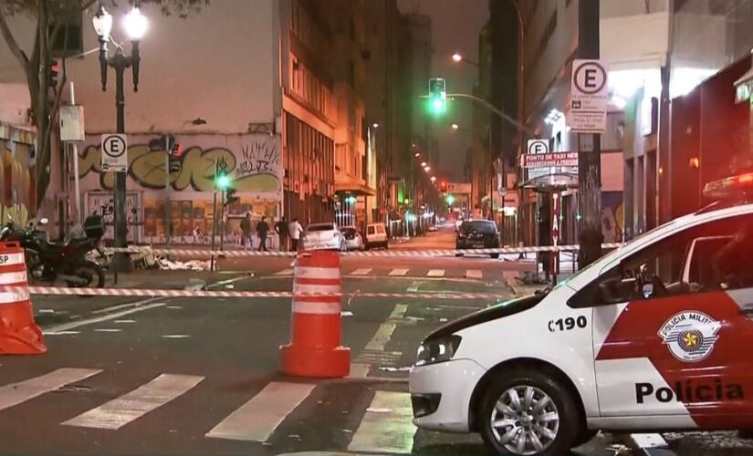 A Polícia Militar foi acionada e ao chegar ao local encontrou as vítimas feridas no centro de SP