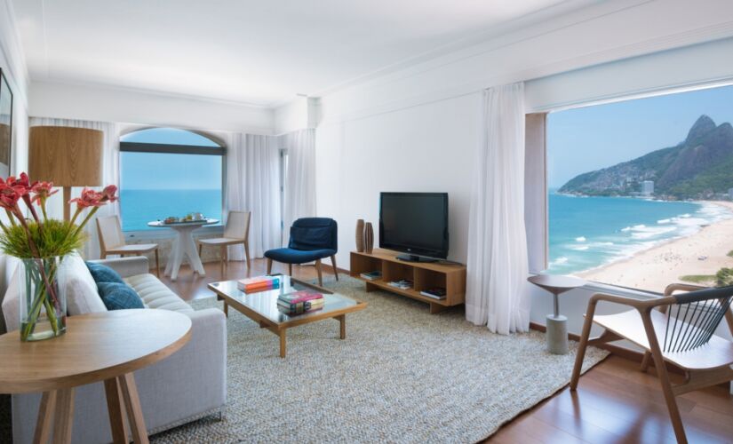 Móveis e objetos que fazem parte da decoração do Sofitel estão à venda no leilão; lance mínimo de cortinas estão em R$ 16