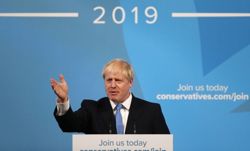 O governo Boris Johnson pisa fundo no acelerador da ruptura litigiosa com a União Europeia (UE), o brexit sem acordo
