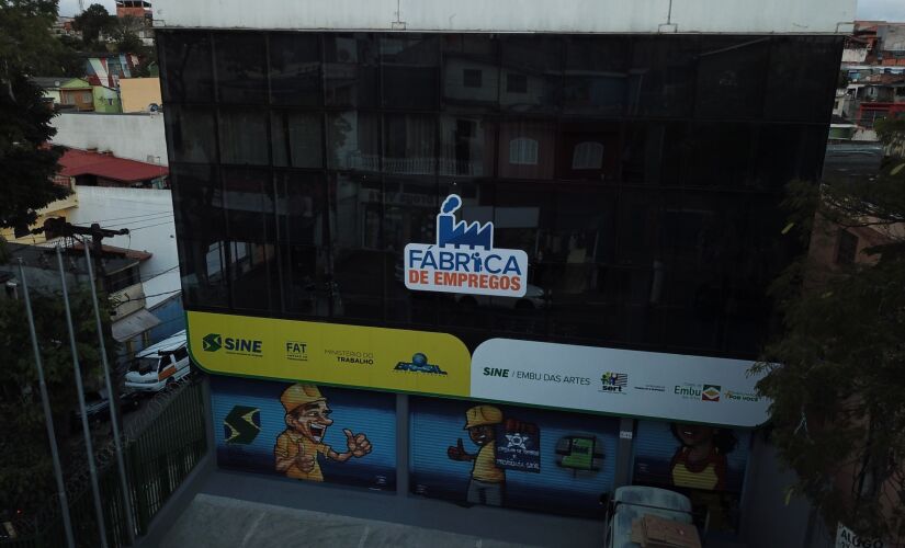 Interessados devem comparecer de segunda a sexta-feira, das 7h às 16h, na Fábrica de Empregos, no Jardim Santa Tereza