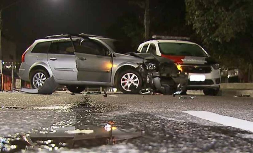 De acordo com a polícia, os suspeitos atiraram primeiro, perderam o controle do automóvel e bateram em outro carro 