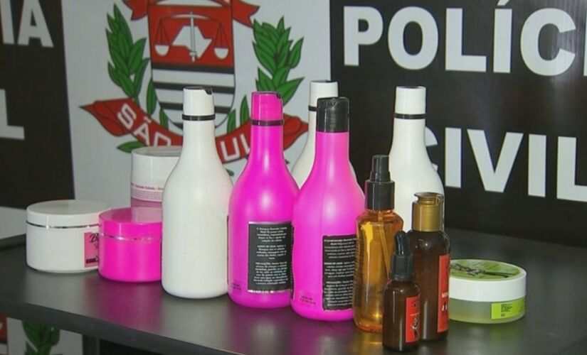Produtos apreendidos com o suspeito no Interior; de acordo com as investigações, suspeito apagava a validade dos cosméticos 