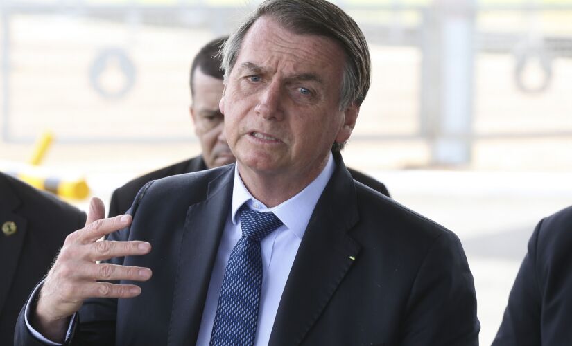 Em entrevista, ao deixar o Palácio, Bolsonaro questionou se alguém ainda acredita no instituto de pesquisa