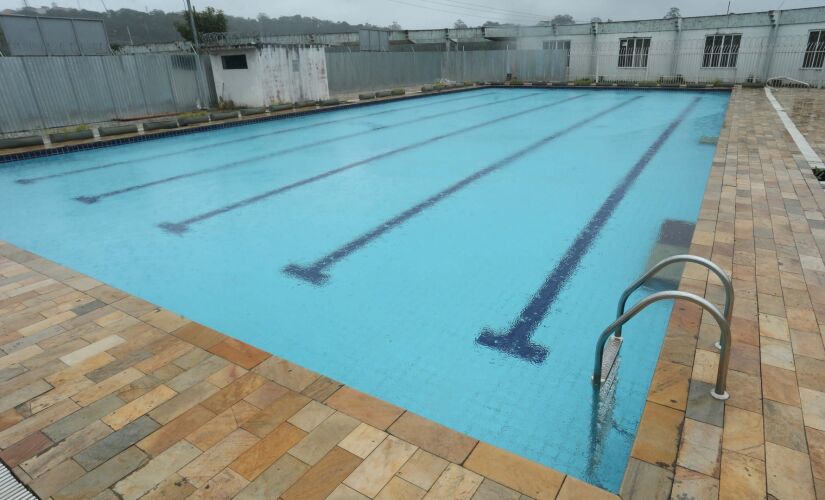 As aulas de natação e hidro serão ministradas no ginásio (foto) e no estádio municipal, na região central