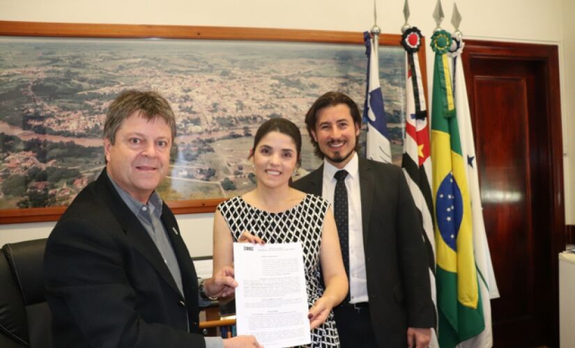 Convênio foi assinado pelo prefeito de Tietê, Vlamir Sandei e juízes 