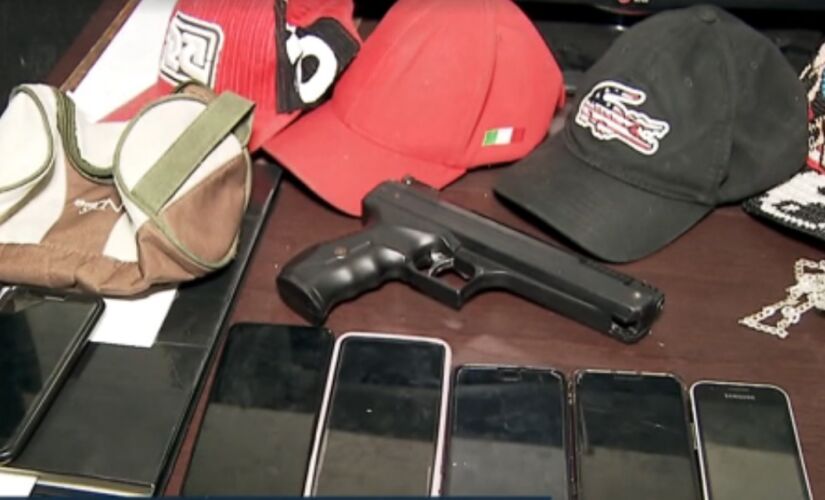 Com os criminosos foram apreendidos uma arma falsa e celulares roubados; os meliantes confirmaram os crimes aos policiais 