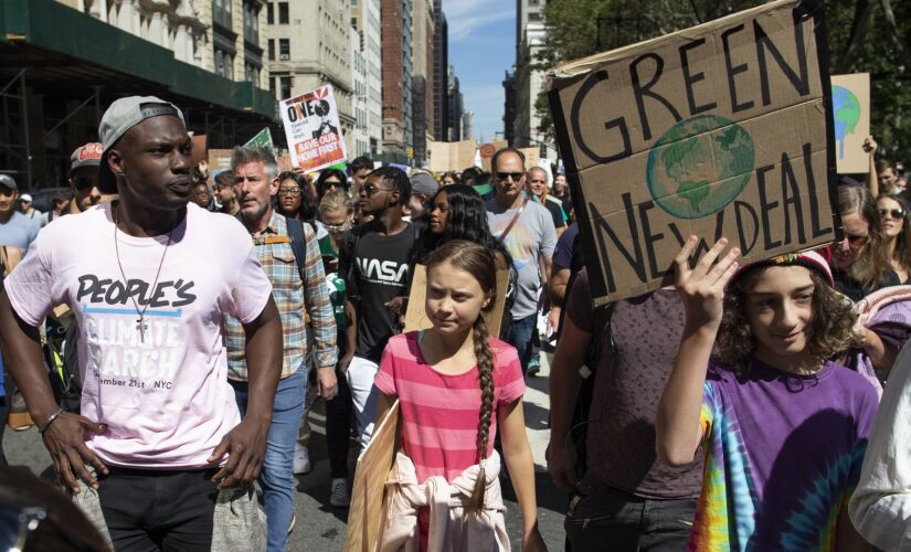 A ativista ambiental sueca Greta Thunberg, de 16 anos, participou da manifestação em Nova York