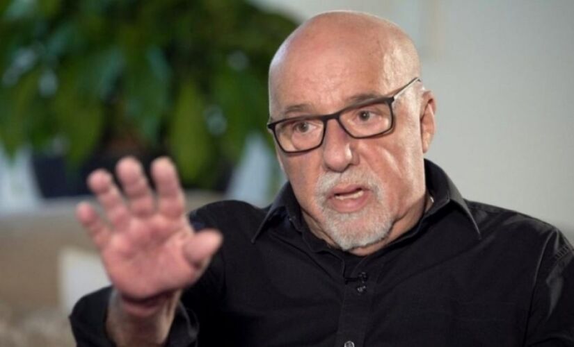 O escritor Paulo Coelho se mostrou bastante descontente com o atual mandato do presidente Lula (PT)