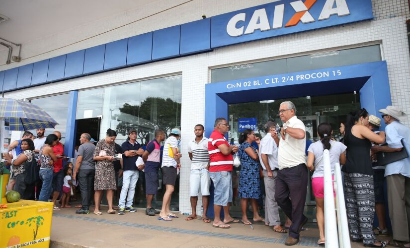 A Caixa já liberou o pagamento para as pessoas nascidas janeiro, fevereiro, março e abril no dia 13 de setembro