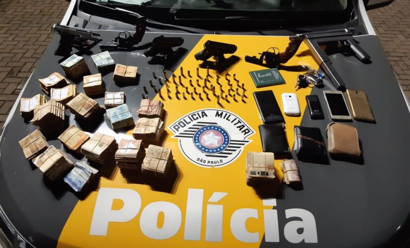 Dinheiro foi apreendido em Jundiaí com grupo suspeito de assaltar banco na cidade de São Pedro