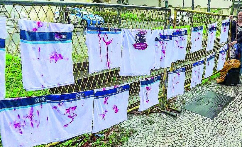 OPINI&Atilde;O_M&atilde;es de crian&ccedil;as mortas no RJ protestam no Pal&aacute;cio Guanabara_REPRODU&Ccedil;&Atilde;O-TV GLOBO