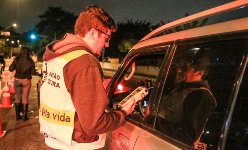 GRANDE SP_OPERA&Ccedil;&Atilde;O DIRE&Ccedil;&Atilde;O SEGURA INTEGRADA EM S&Atilde;O CAETANO DO SUL FISCALIZA 352 VE&Iacute;CULOS E AUTUA 30 PESSOAS_Junior Camargo-PMSCS