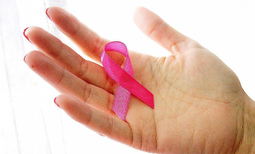 A iniciativa visa orientar a população sobre a importância da prevenção e demonstrar apoio às mulheres em tratamento