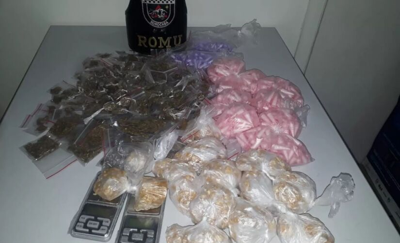 Drogas foram encontradas embaixo da cama do adolescente em Sorocaba; 244 porções de maconha também foram achadas  