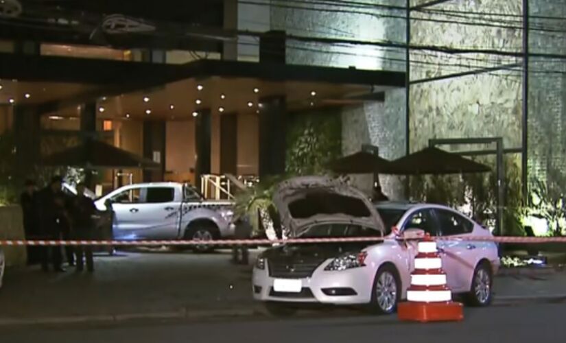 Manobrista de restaurante perde controle de carro e atropela pessoas em Santo André, no ABC 