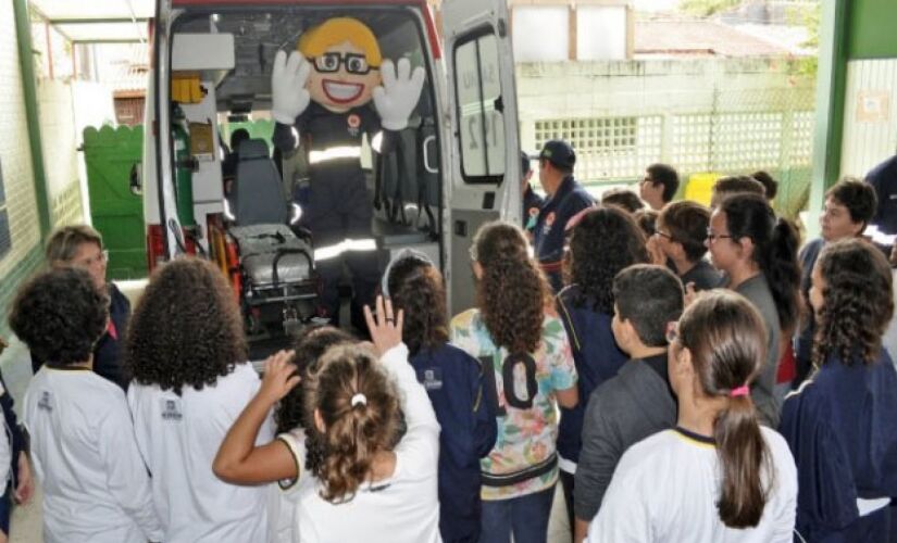 O projeto visitou escola municipal no Pontal da Cruz; as crianças também aprenderam o que fazer em situações de emergência