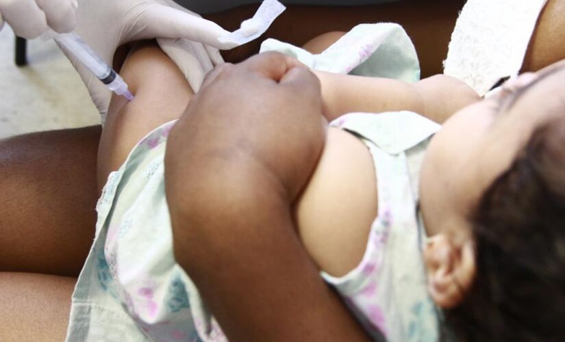 Nesta nova etapa de vacinação, o público-alvo são crianças a partir de 6 meses e com menos de 5 anos