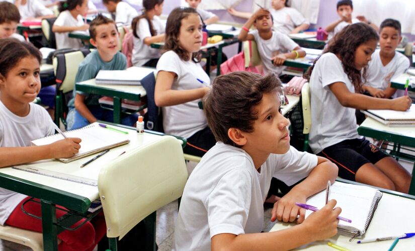 Alunos do Ensino Fundamental na EE Jos&eacute; Chediak, zona leste da Capital, em foto de arquivo