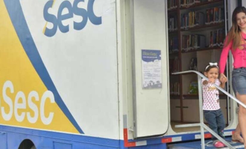 O BiblioSesc, projeto de incentivo à leitura, oferece gratuitamente o empréstimo e consulta de livros, jornais e revistas