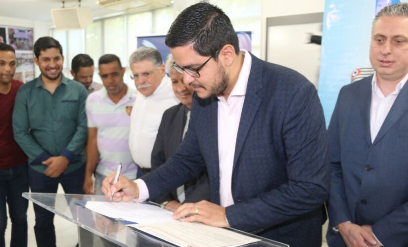 Prefeito de Caraguatatuba, Aguilar Junior exalta contrato assinado com a Sabesp: "É uma nova era"
