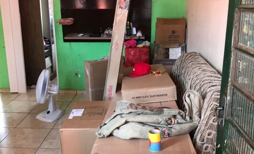 Em uma residência no Parque Cecap, os guardas municipais localizaram as mercadorias roubadas pelos criminosos em Jundiaí