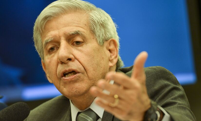 O ministro Augusto Heleno, do Gabinete de Segurança Institucional, não repudiou um novo AI -5