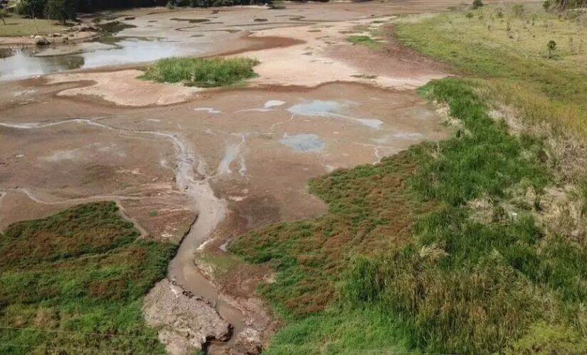 A represa do Ribeirão Ipaneminha, um dos sistemas da cidade, está com a capacidade esgotada