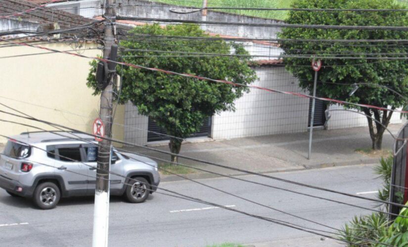 A Câmara Municipal de Santos aprovou projeto que quer acabar com os fios de energia elétrica expostos entre os postes